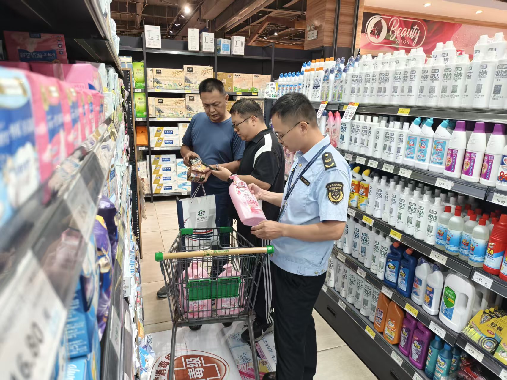 廣昌縣市場(chǎng)監(jiān)督管理局扎實(shí)開展日用品、眼鏡、校服產(chǎn)品質(zhì)量專項(xiàng)監(jiān)督抽檢工作