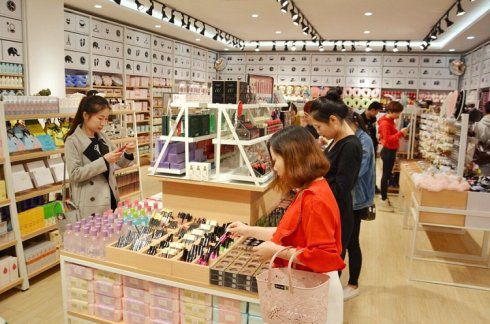 小百貨店雙線突圍 融合實(shí)體與互聯(lián)網(wǎng)的營(yíng)銷新策略